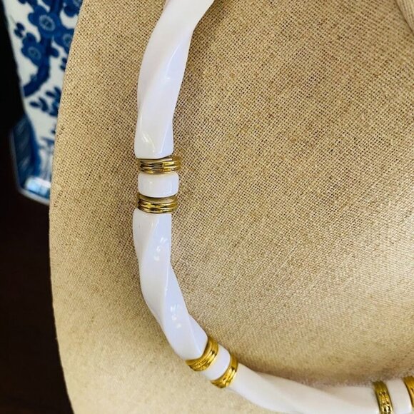 Vintage White Lucite Gold Beaded Twist Choker Necklace - Picture 2 of 3